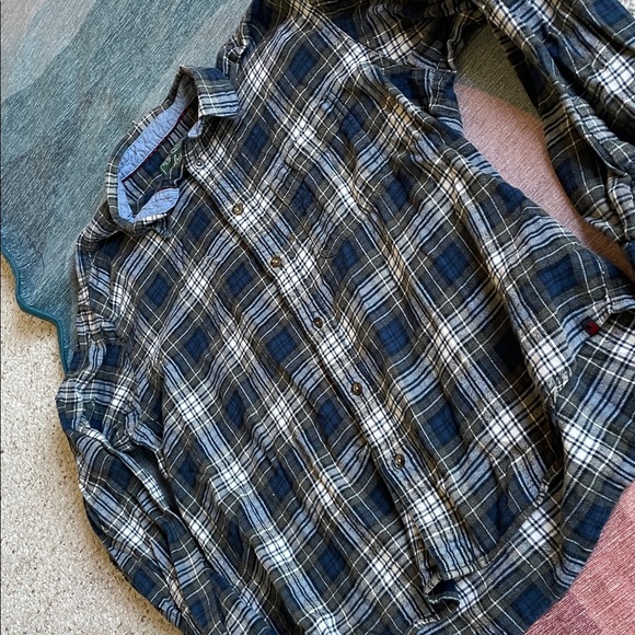 Woolrich Men's Navy and White Plaid Shirt - Picture 6 of 9